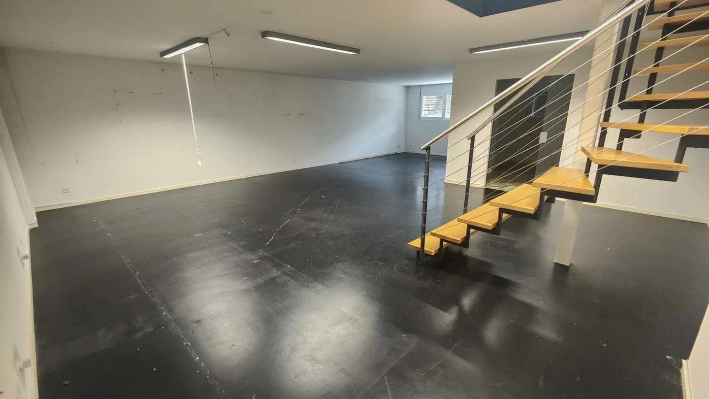 Grosszügiges lichtdurchflutetes Büro auf zwei Etagen - Foto 7 von 8