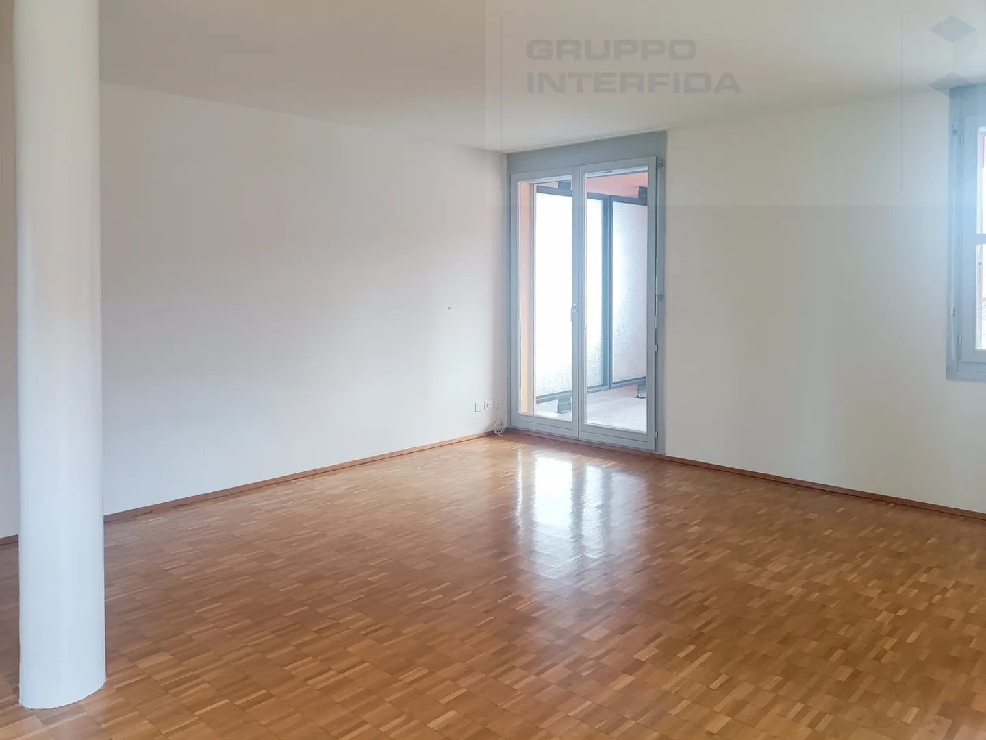 APPARTEMENT 3.5 PIÈCES AVEC DEUX GRANDES TERRASSES - Photo 3 sur 13