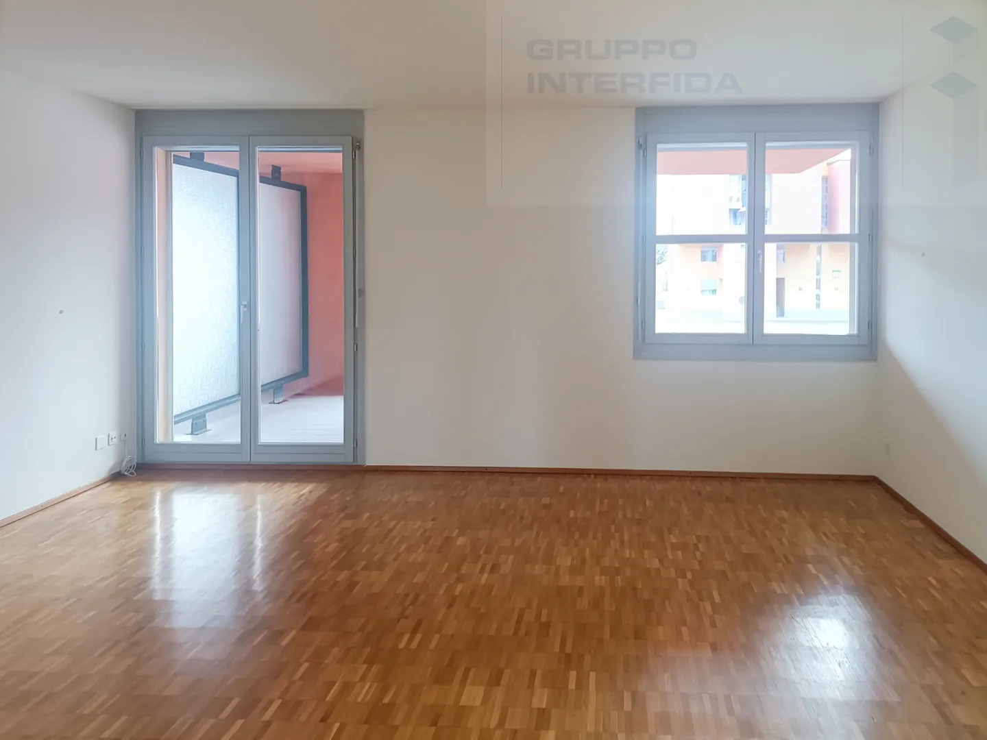 APPARTEMENT 3.5 PIÈCES AVEC DEUX GRANDES TERRASSES - Photo 4 sur 13
