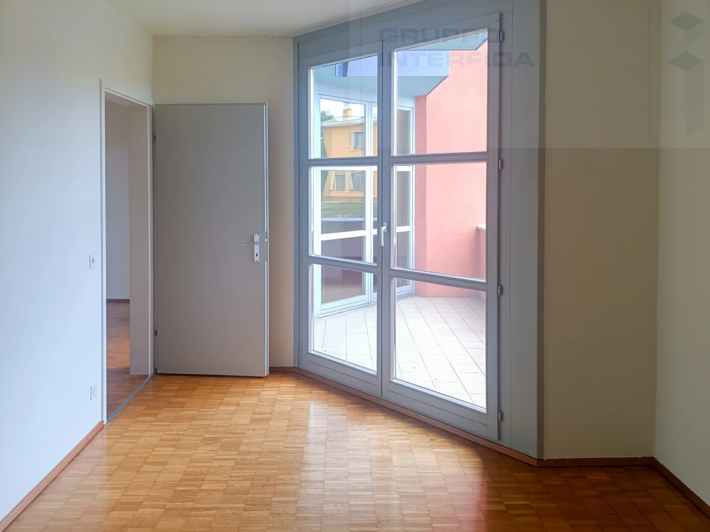 APPARTEMENT 3.5 PIÈCES AVEC DEUX GRANDES TERRASSES - Photo 9 sur 13
