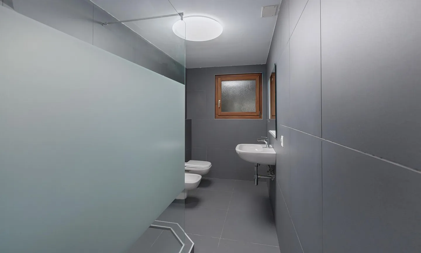 MAISON JUMELÉE SPACIEUSE DE 4,5 PIÈCES AVEC UN DEUX PIÈCES À AROGNO - Photo 9 sur 9