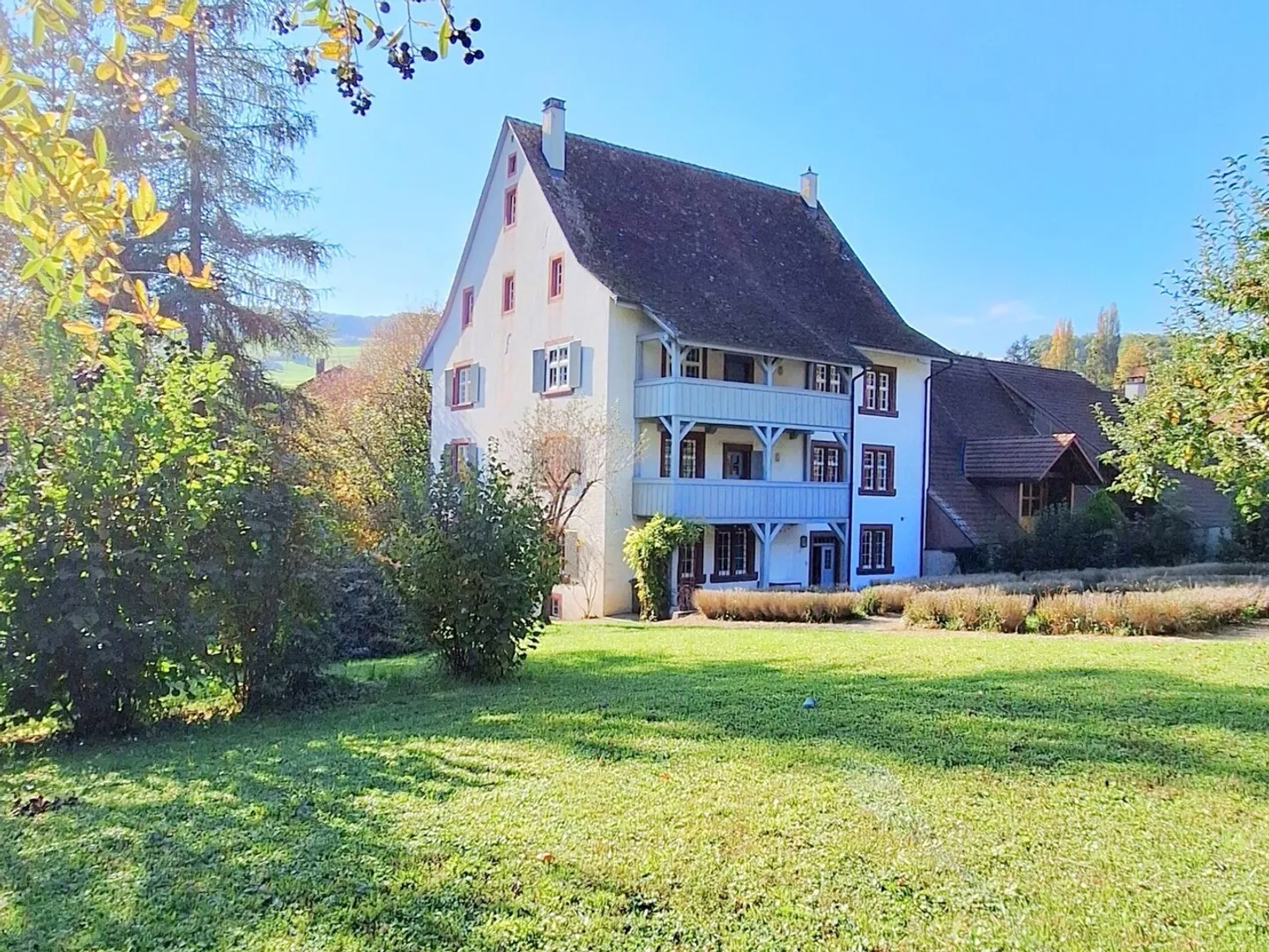 Modern restauriertes Pfarrhaus - Wohnen und Arbeiten auf 300 m2 Fläche - Foto 1 von 12