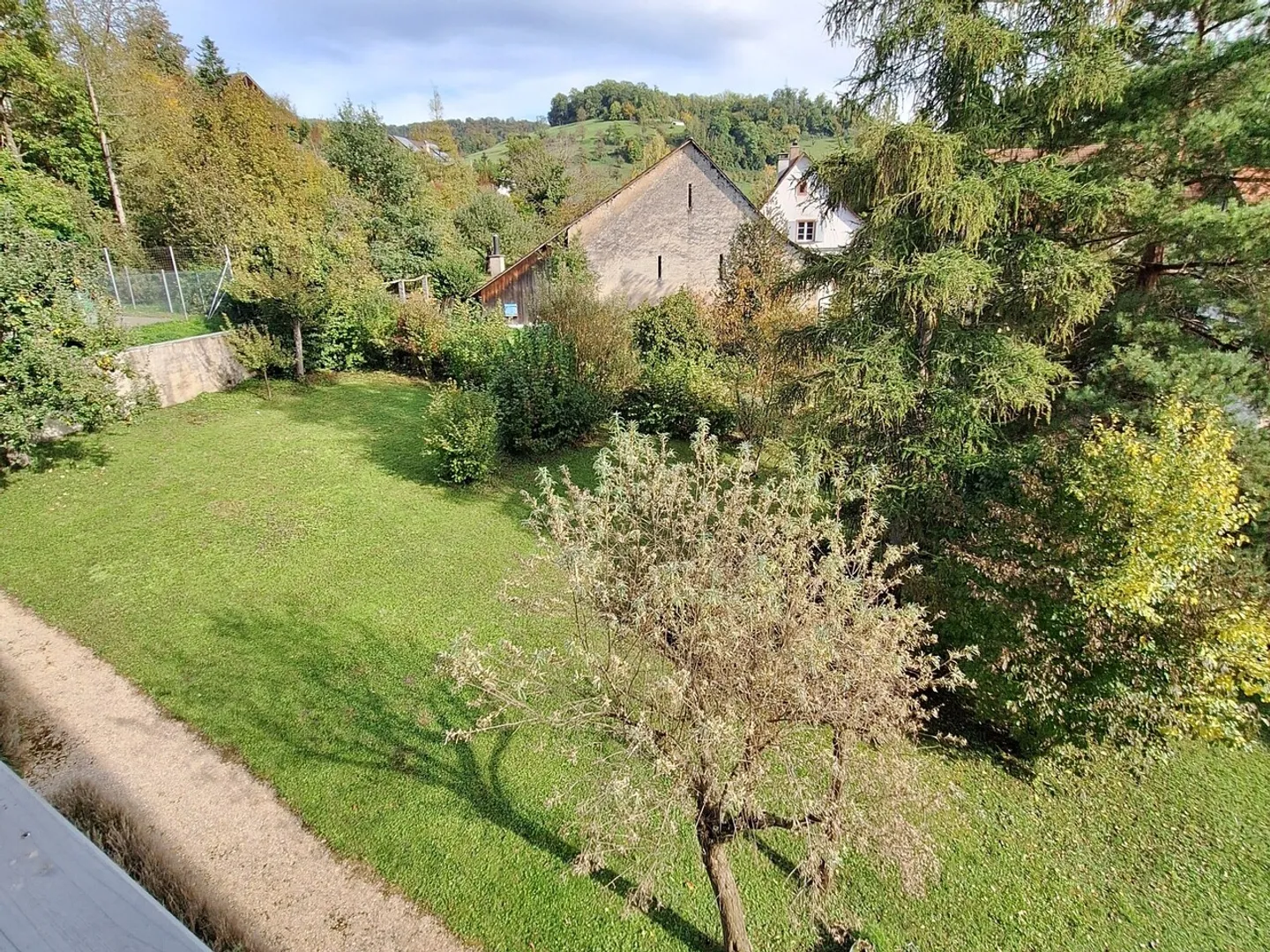 Modern restauriertes Pfarrhaus - Wohnen und Arbeiten auf 300 m2 Fläche - Foto 6 von 12