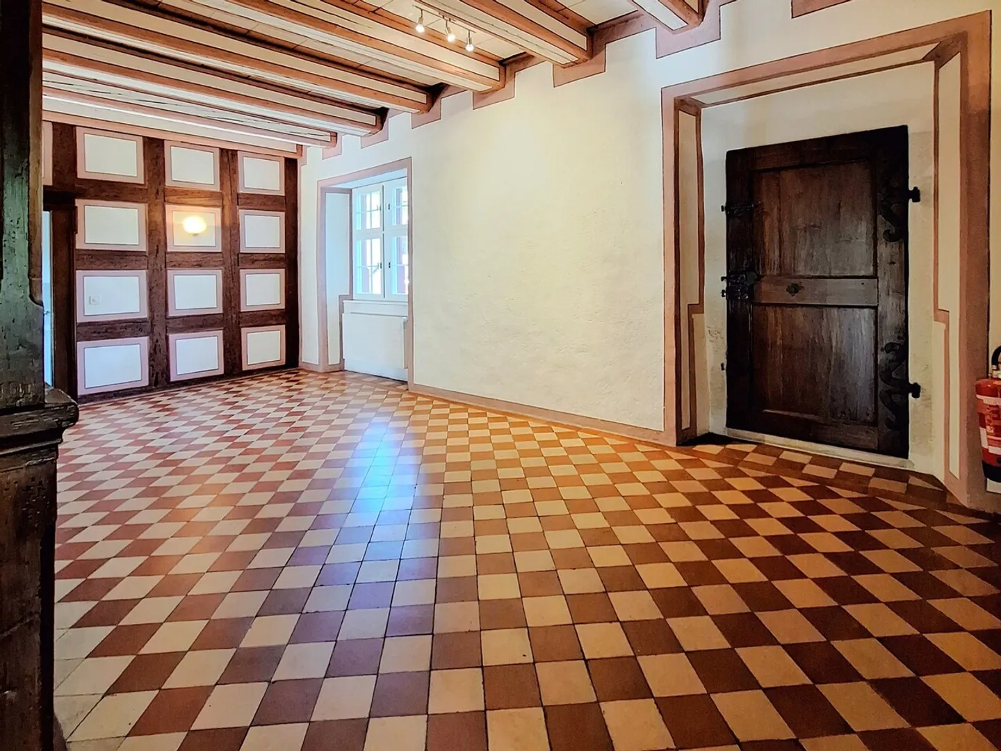 Modern restauriertes Pfarrhaus - Wohnen und Arbeiten auf 300 m2 Fläche - Foto 10 von 12