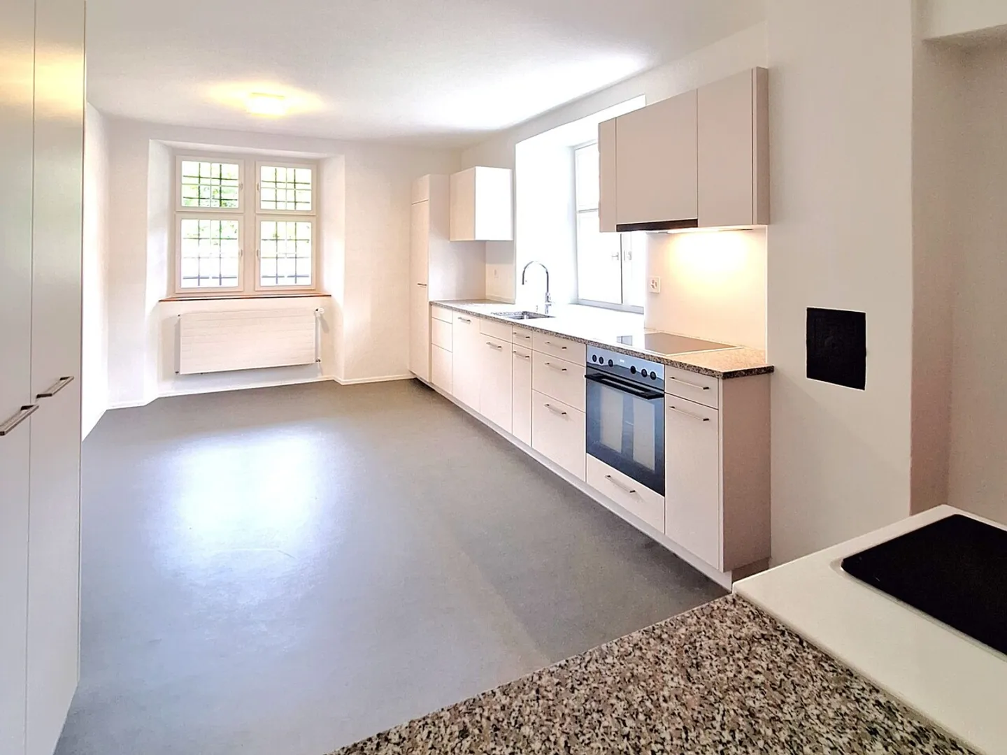 Modern restauriertes Pfarrhaus - Wohnen und Arbeiten auf 300 m2 Fläche - Foto 11 von 12