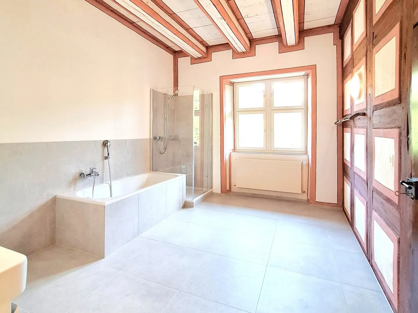 Modern restauriertes Pfarrhaus - Wohnen und Arbeiten auf 300 m2 Fläche - Foto 12 von 12