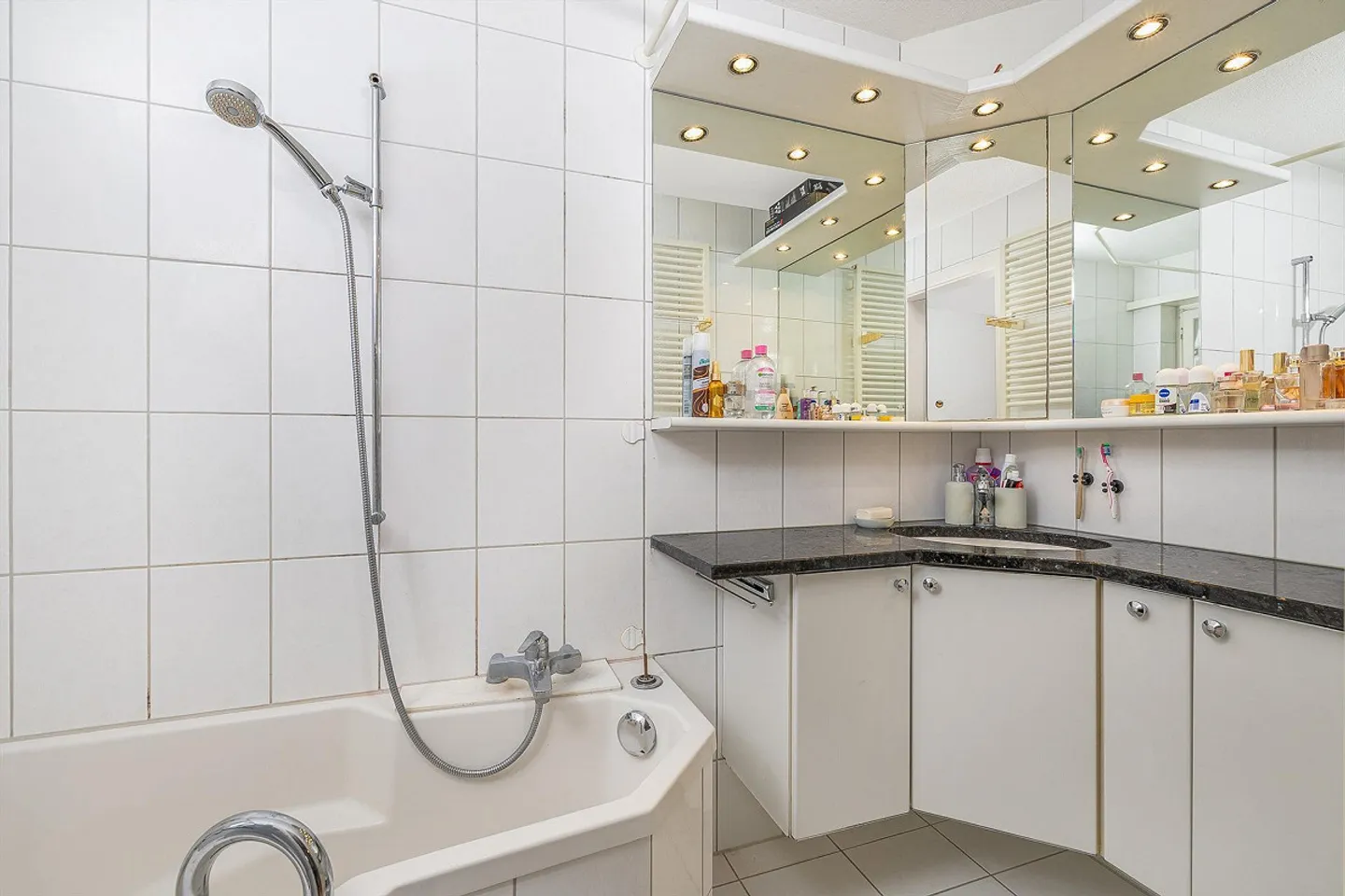 Nature and Forest Edge: Majestic House with Apartment - Photo 13 of 29