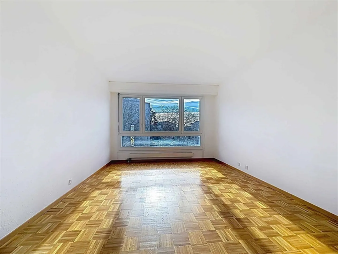 3.5-room apartment (2 bedrooms) with loggia - Photo 4 of 9