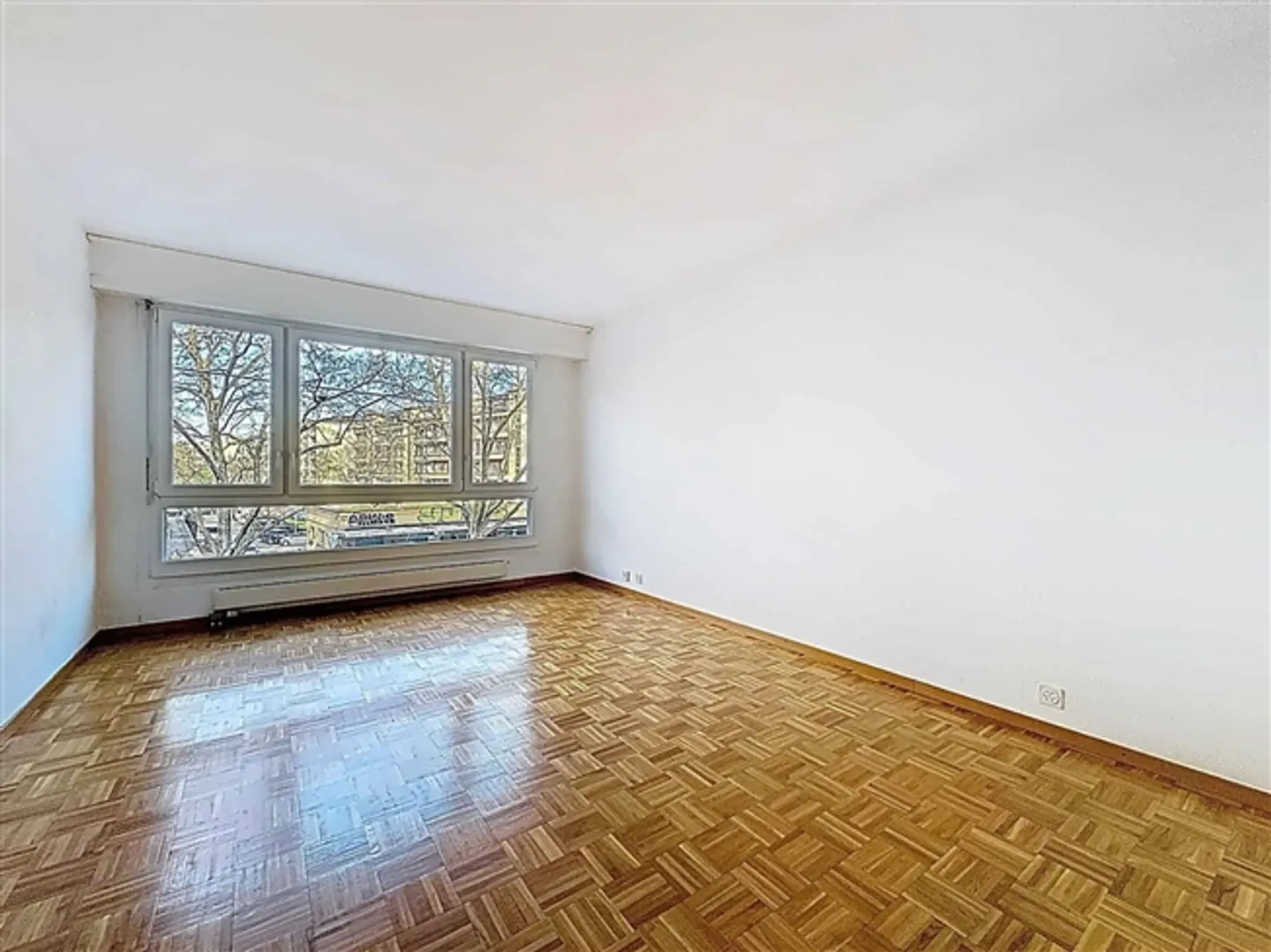 3.5-room apartment (2 bedrooms) with loggia - Photo 5 of 9