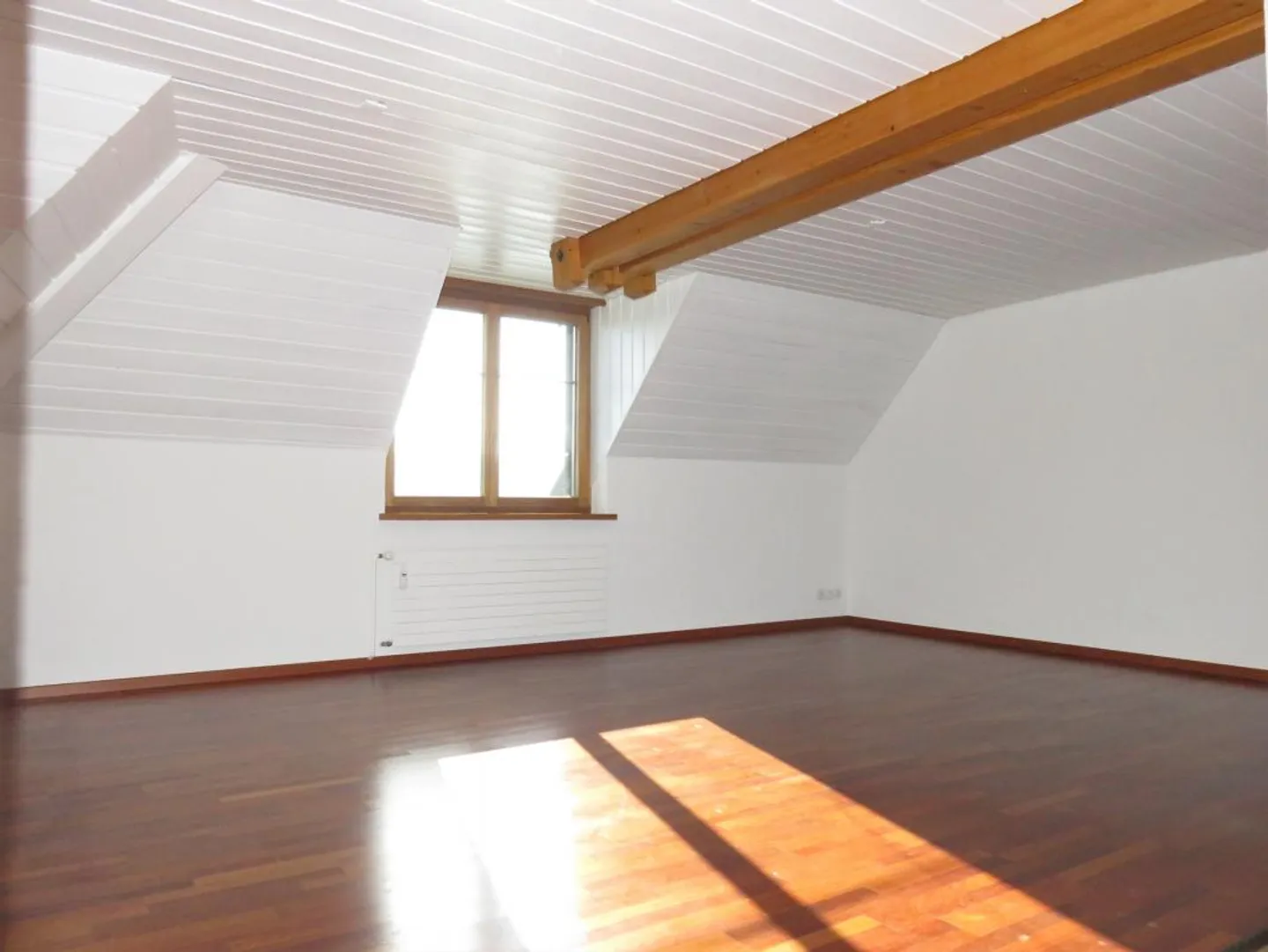 Charmante Wohnung mit Seesicht - Foto 2 von 16