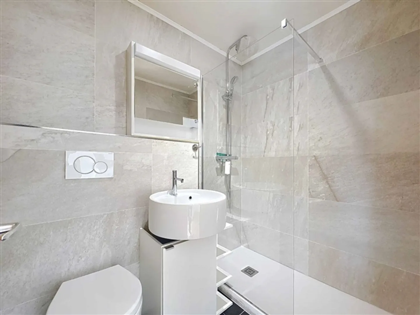 3.5-room apartment (2 bedrooms) with loggia - Photo 6 of 9