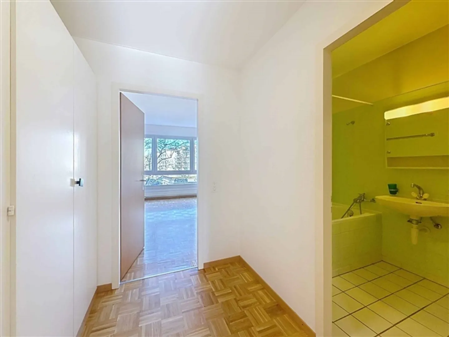 3.5-room apartment (2 bedrooms) with loggia - Photo 7 of 9