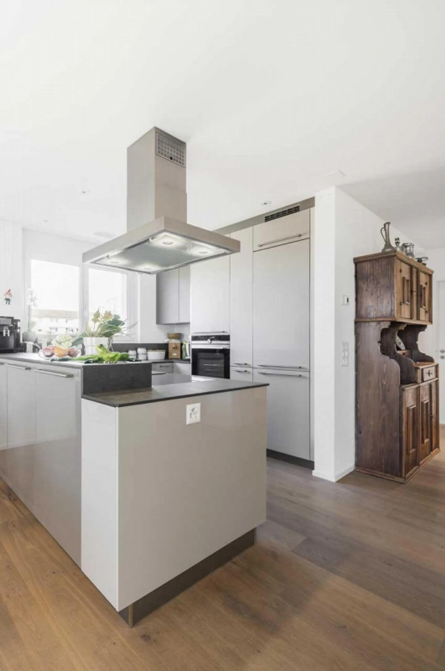 Spacious Apartment - Photo 5 of 10