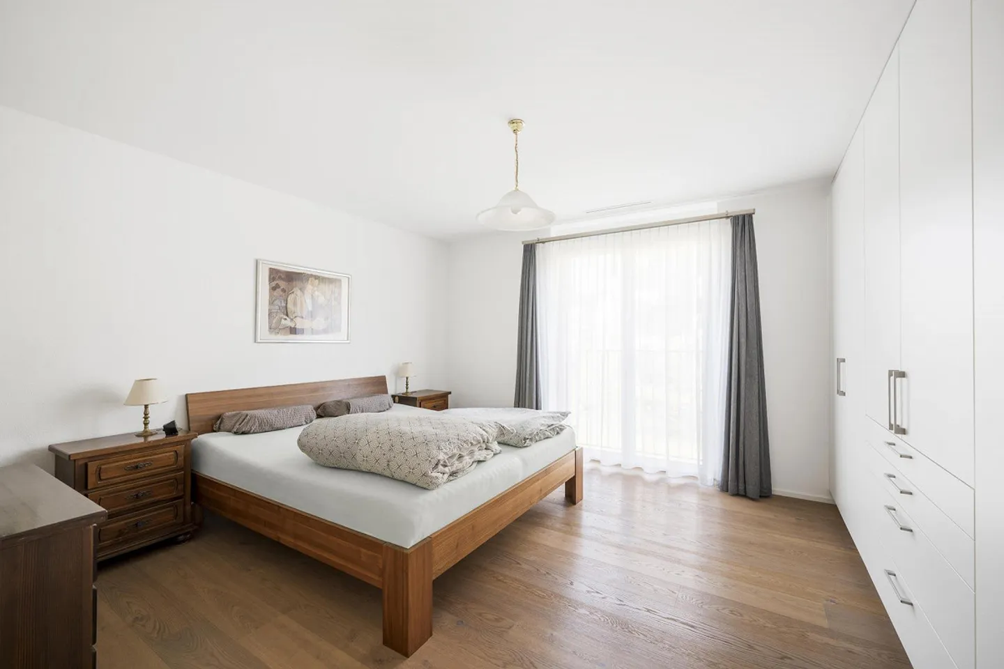 Spacious Apartment - Photo 8 of 10