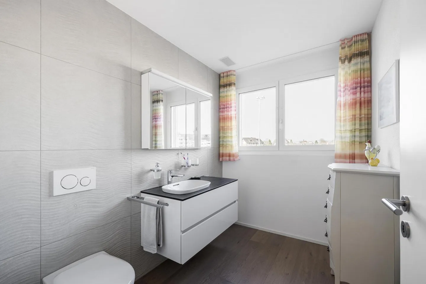 Spacious Apartment - Photo 9 of 10