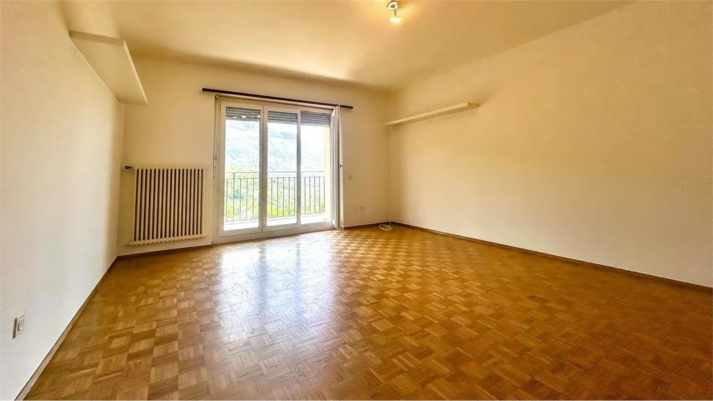 Appartement accueillant de 3,5 pièces avec balcon et vue dégagée - Photo 3 sur 8