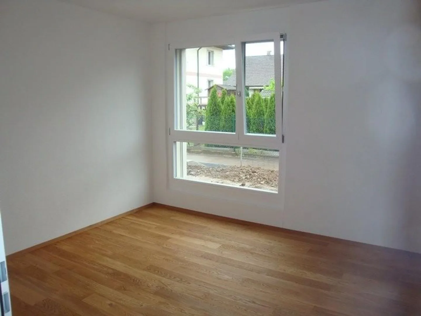 Appartement moderne de 4,5 pièces au rez-de-chaussée à Lyss à louer - Photo 2 sur 12