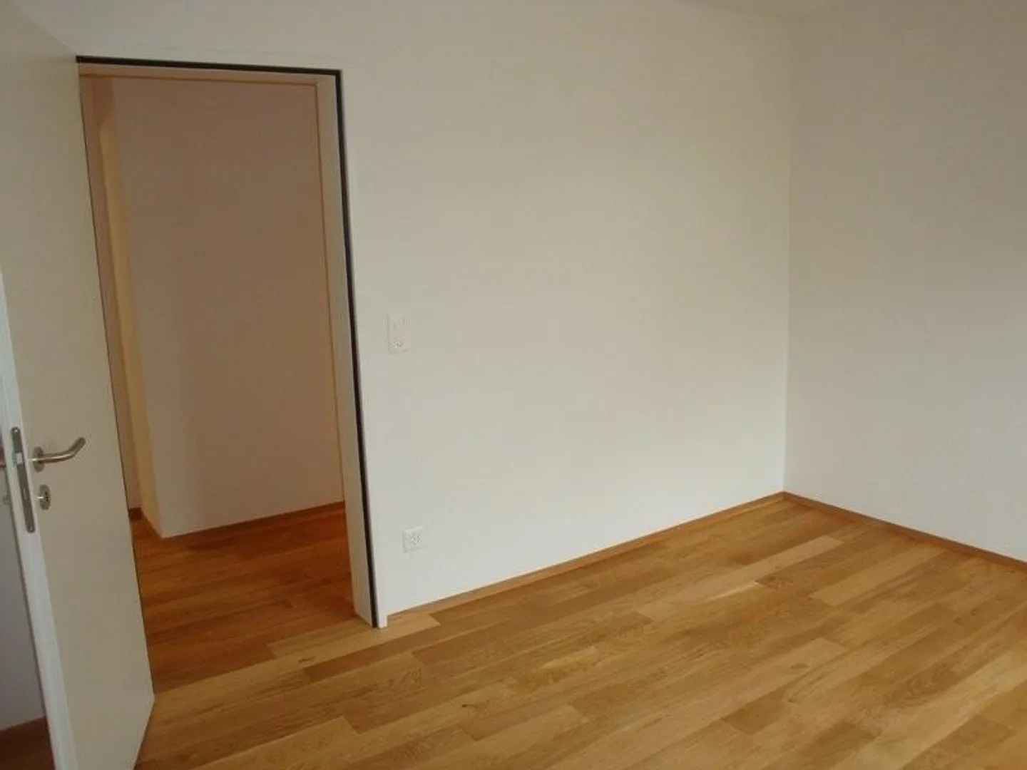 Appartement moderne de 4,5 pièces au rez-de-chaussée à Lyss à louer - Photo 3 sur 12