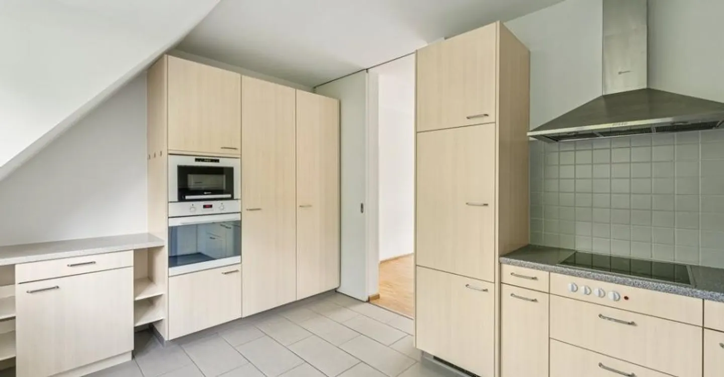 Appartement spacieux avec grenier - Photo 2 sur 8