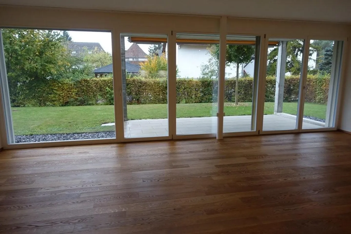 Appartement moderne de 4,5 pièces au rez-de-chaussée à Lyss à louer - Photo 1 sur 12