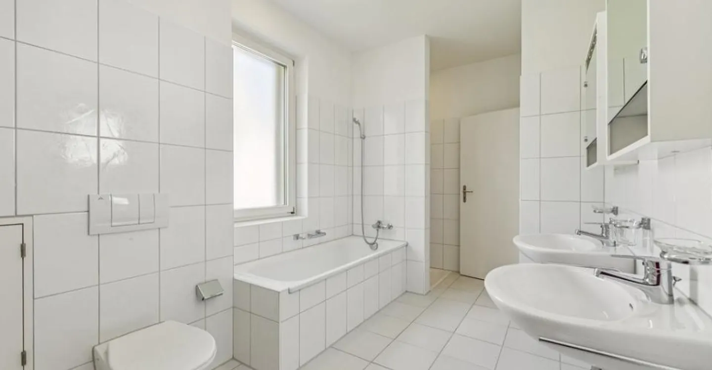 Appartement spacieux avec grenier - Photo 3 sur 8