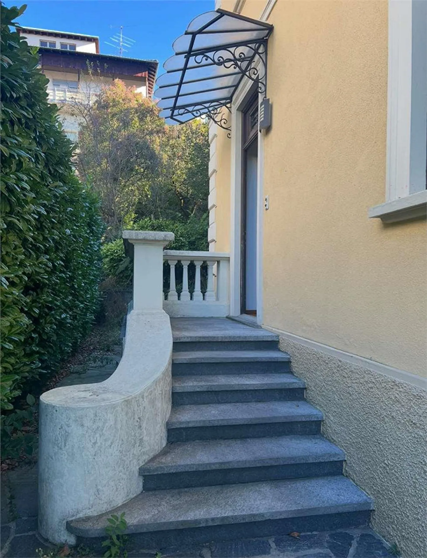 Elegante casa unifamiliare a Vacallo - Foto 5 di 7