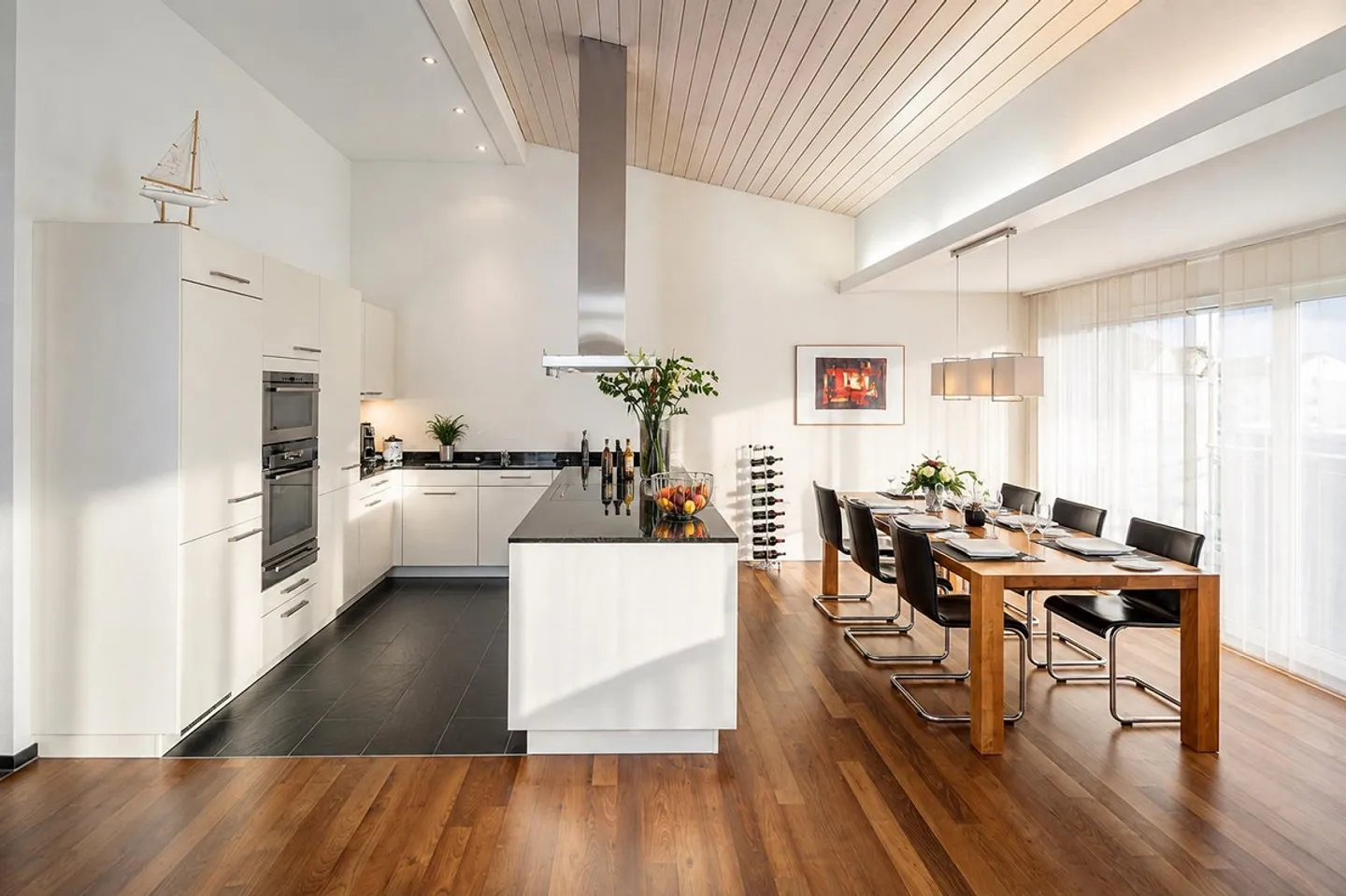 Exclusive 3.5-room penthouse with special living ambiance near Lake Constance - Photo 2 of 11
