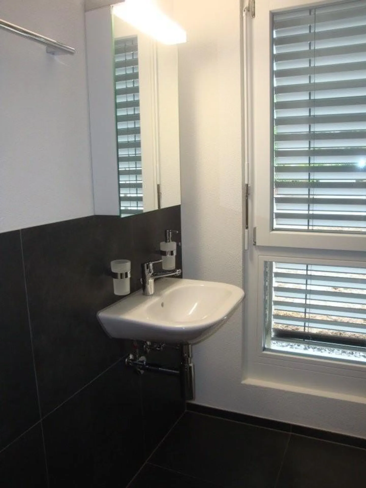 Appartement moderne de 4,5 pièces au rez-de-chaussée à Lyss à louer - Photo 9 sur 12