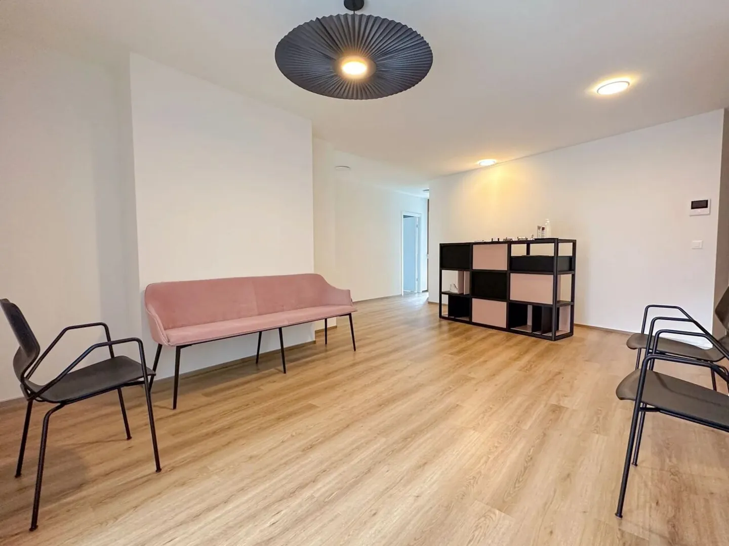 Nuovo e idealmente situato per attività multidisciplinari - Foto 3 di 12