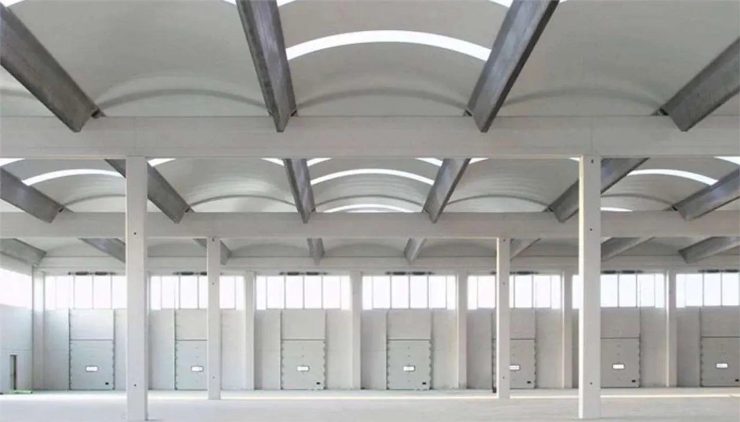 New part of a commercial hall 500sqm, street front - Photo 1 of 2