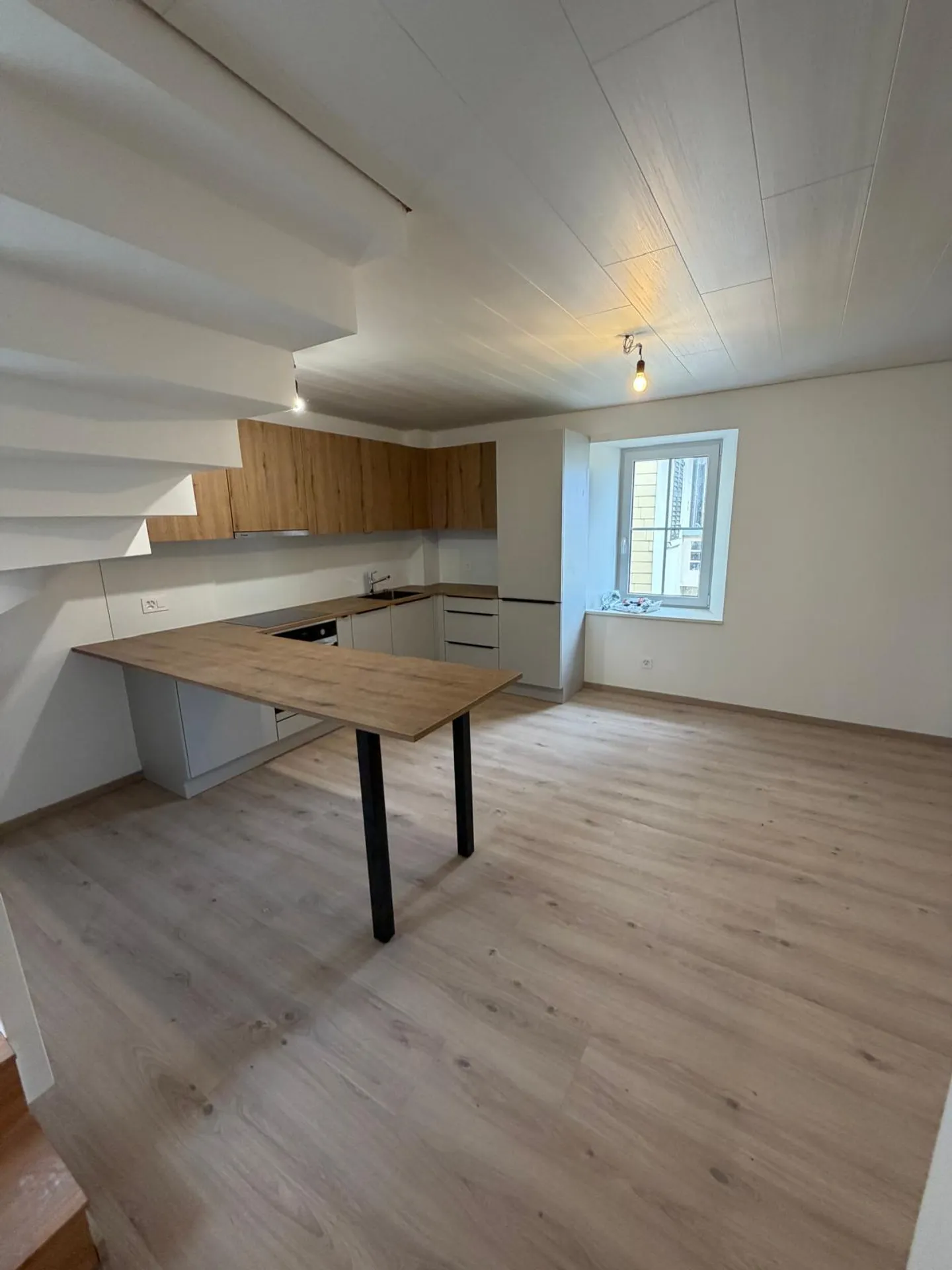 Wohnung mit 2,5 Zimmern renoviert in Haute-Sorne - Foto 2 von 10