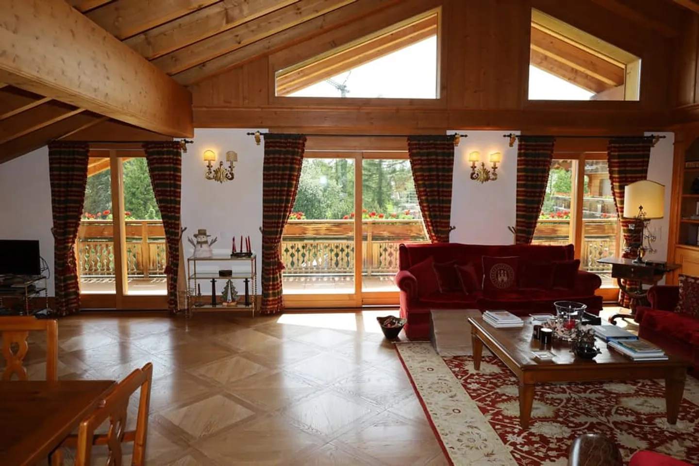 Wunderschöne Penthouse-Wohnung mit 5,5 Zimmern in Crans-Montana - Foto 4 von 13