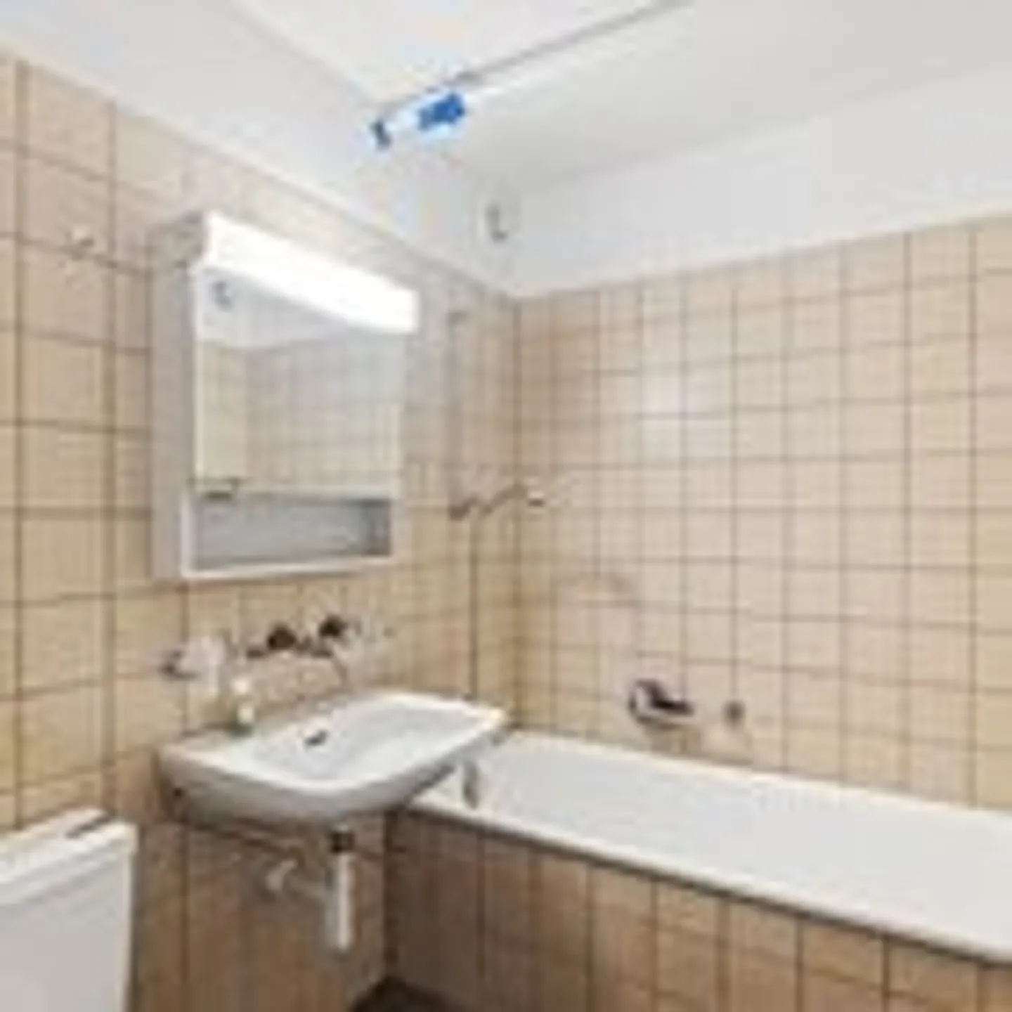 «Renoviert - lichtdurchflutet - tolle Aussicht - gute Lage !» - Foto 6 von 9