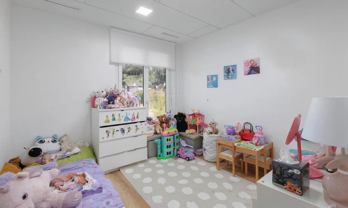 PRÄCHTIGE 4.5 ZIMMER MIT PRIVATGARTEN IN LUGANO FIGINO - Foto 8 von 9