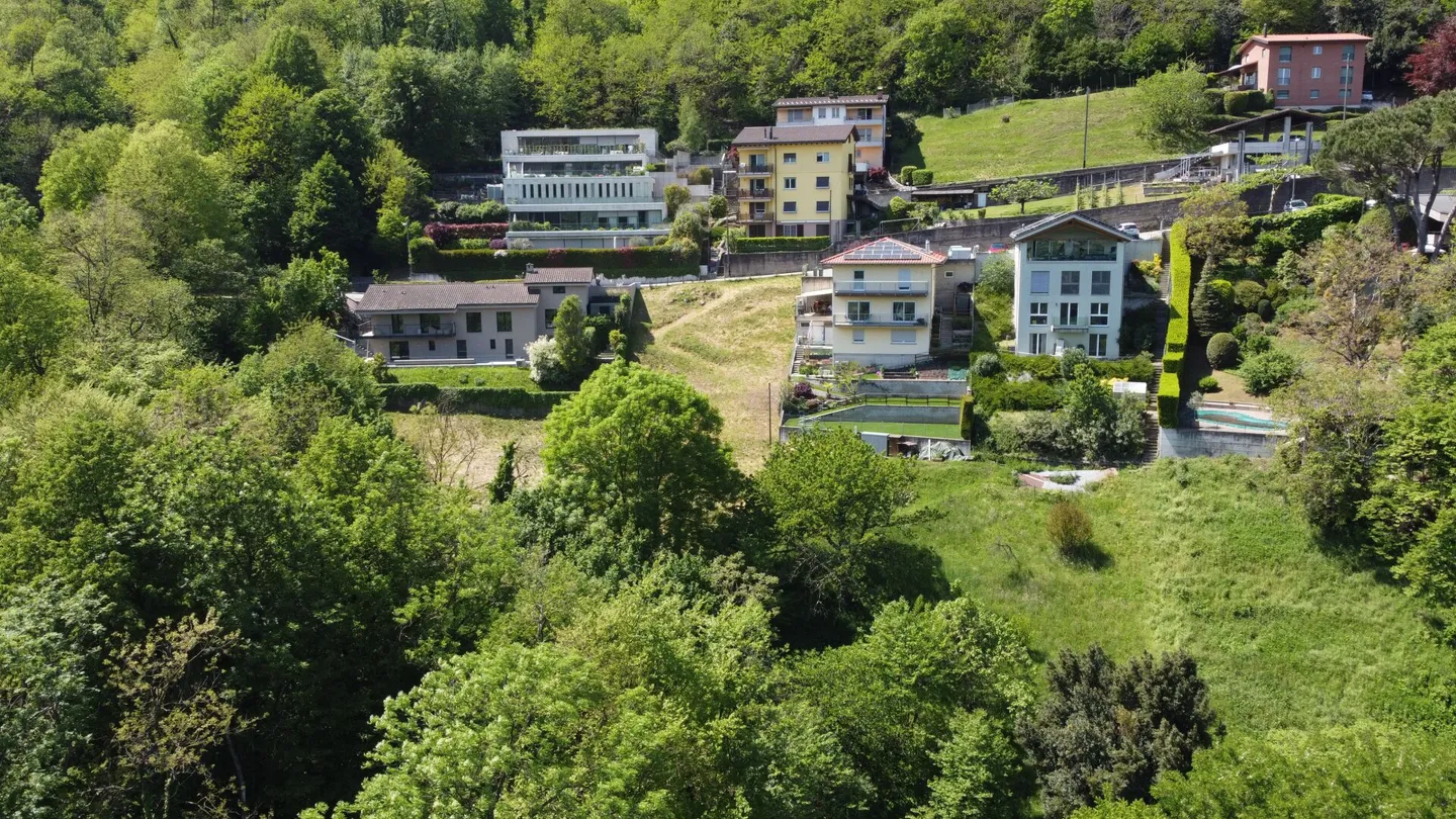 Montagnola: for sale generous building land with open view of the mountains - Photo 5 of 6