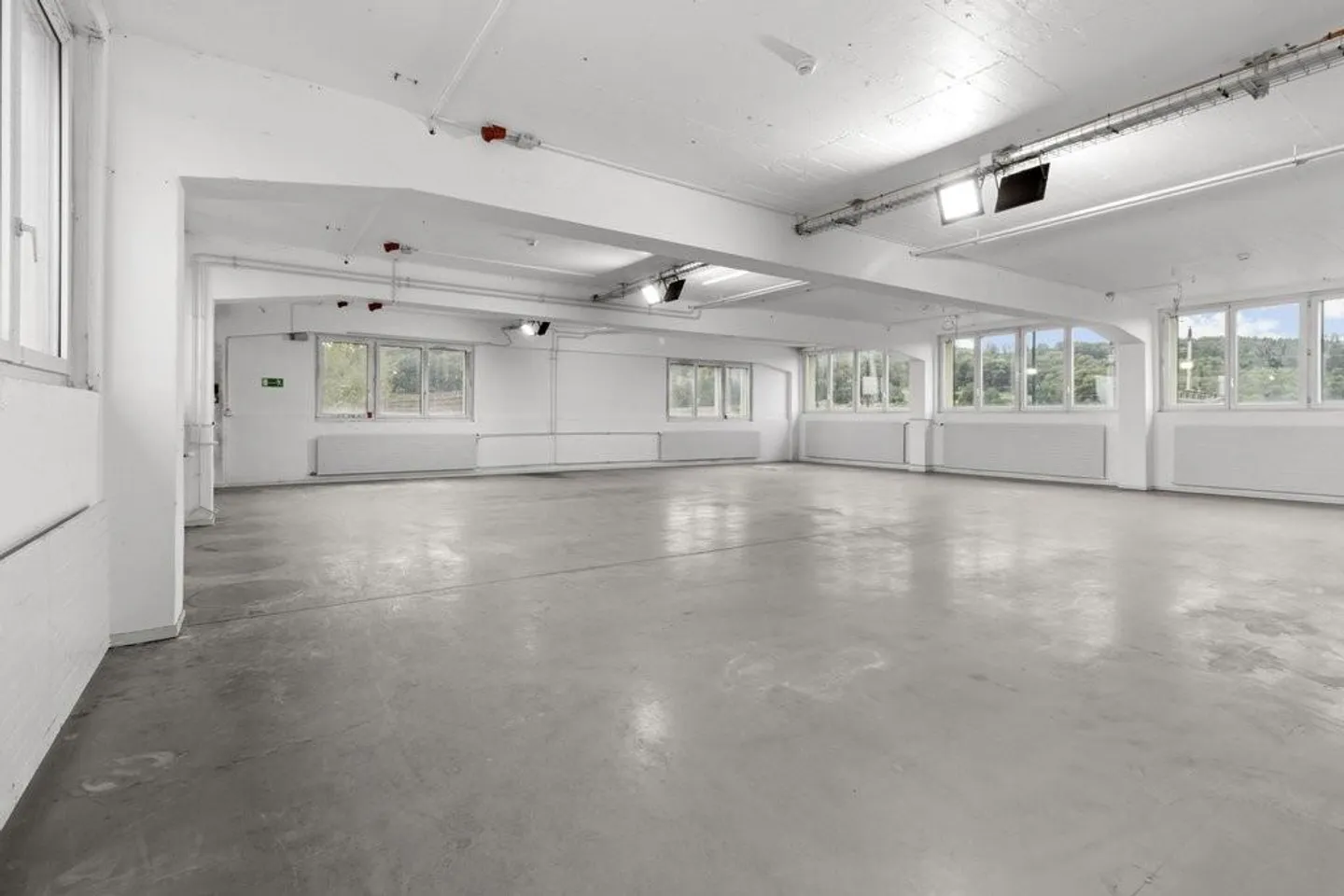 Spazi commerciali flessibili in posizione privilegiata - Un mese di affitto gratuito - Foto 1 di 7