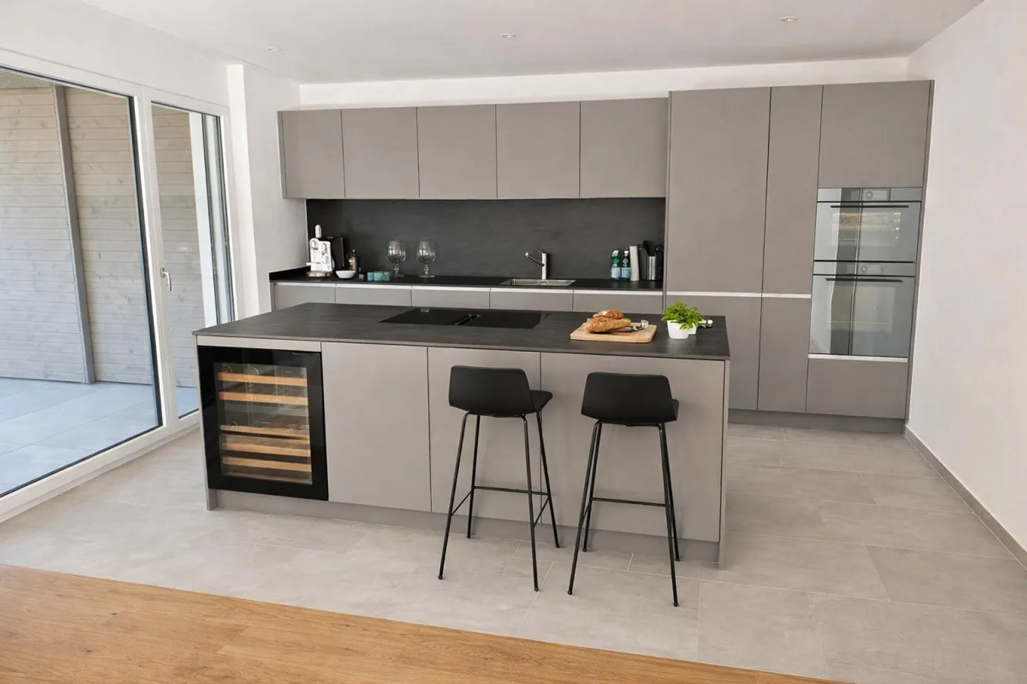 Moderno appartamento di 4,5 stanze con grande balcone e vista - Foto 3 di 14