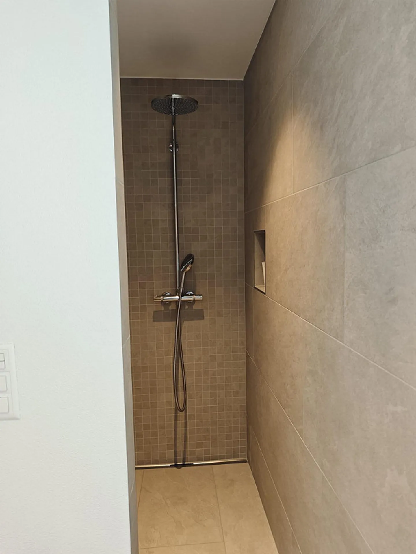 Moderno appartamento di 4,5 stanze con grande balcone e vista - Foto 7 di 14