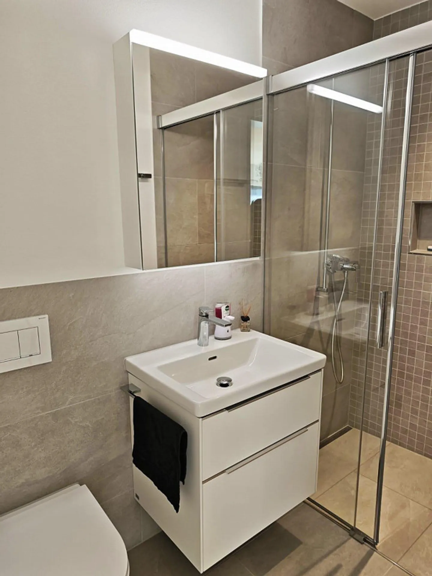 Moderno appartamento di 4,5 stanze con grande balcone e vista - Foto 12 di 14