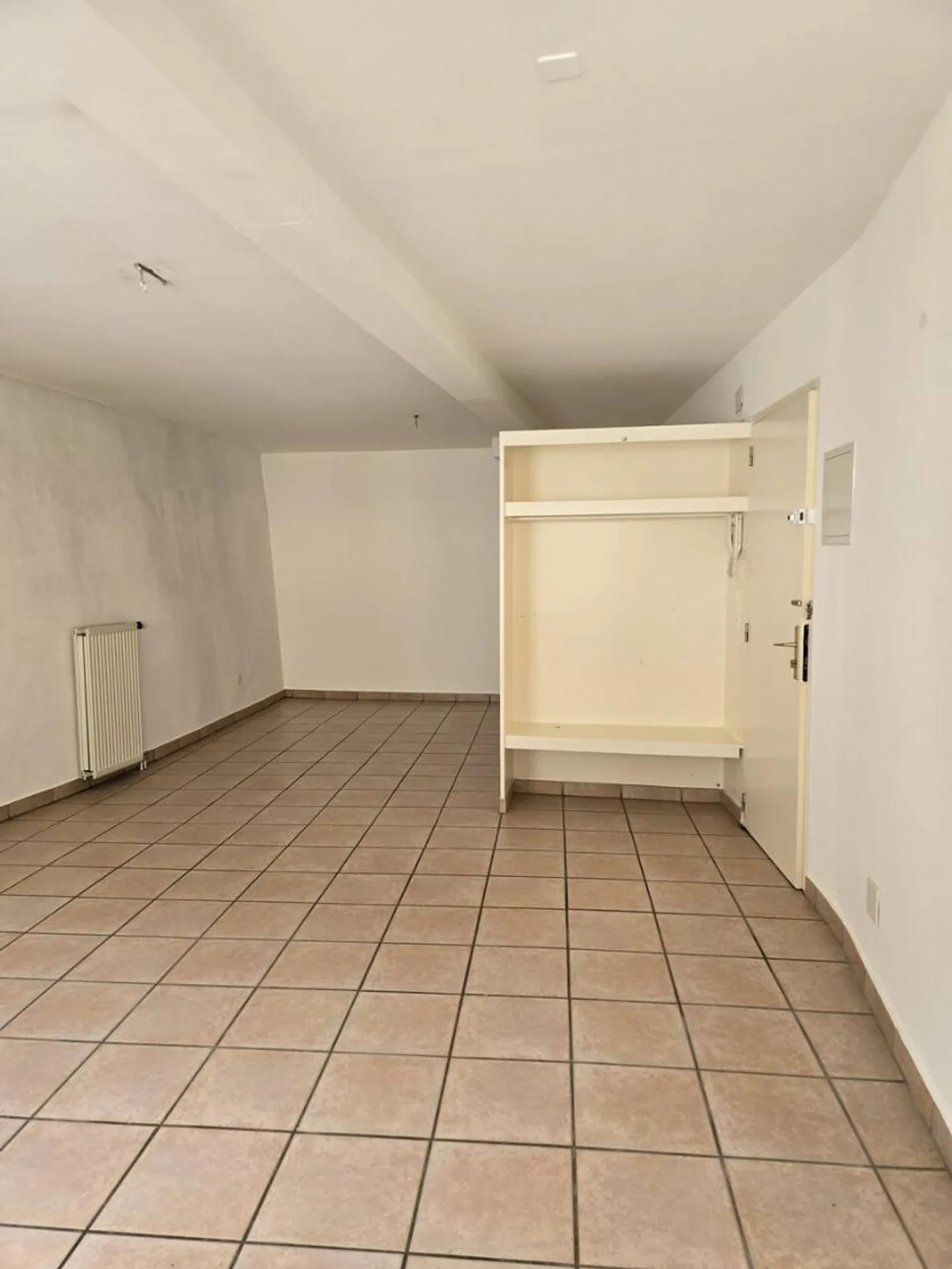 Studio on the 1st floor with elevator - Photo 1 of 8