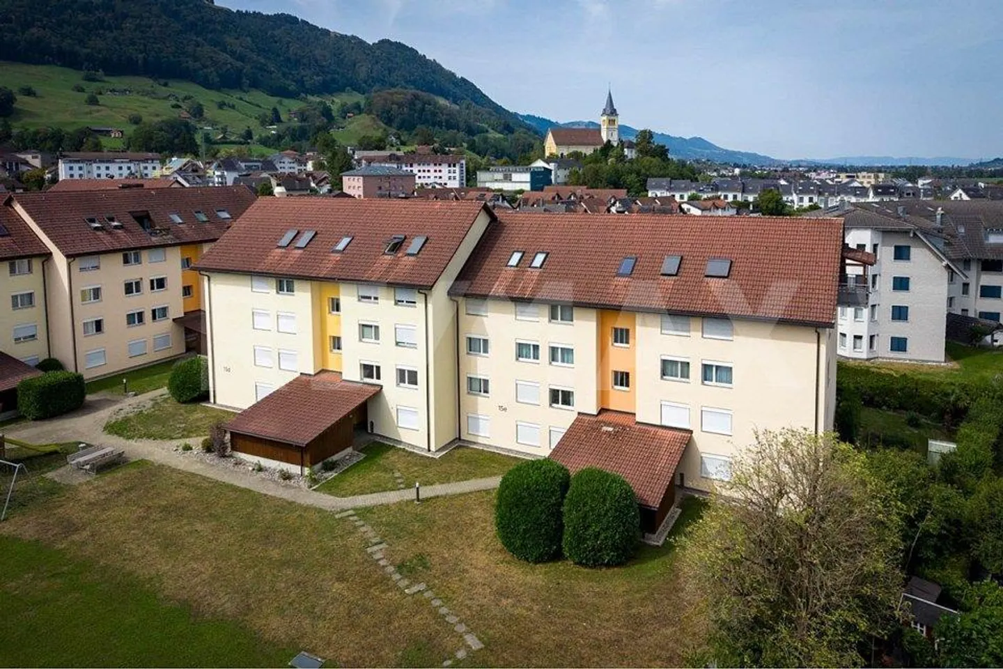 Geräumige Wohnung mit grossem Balkon - Foto 3 von 13