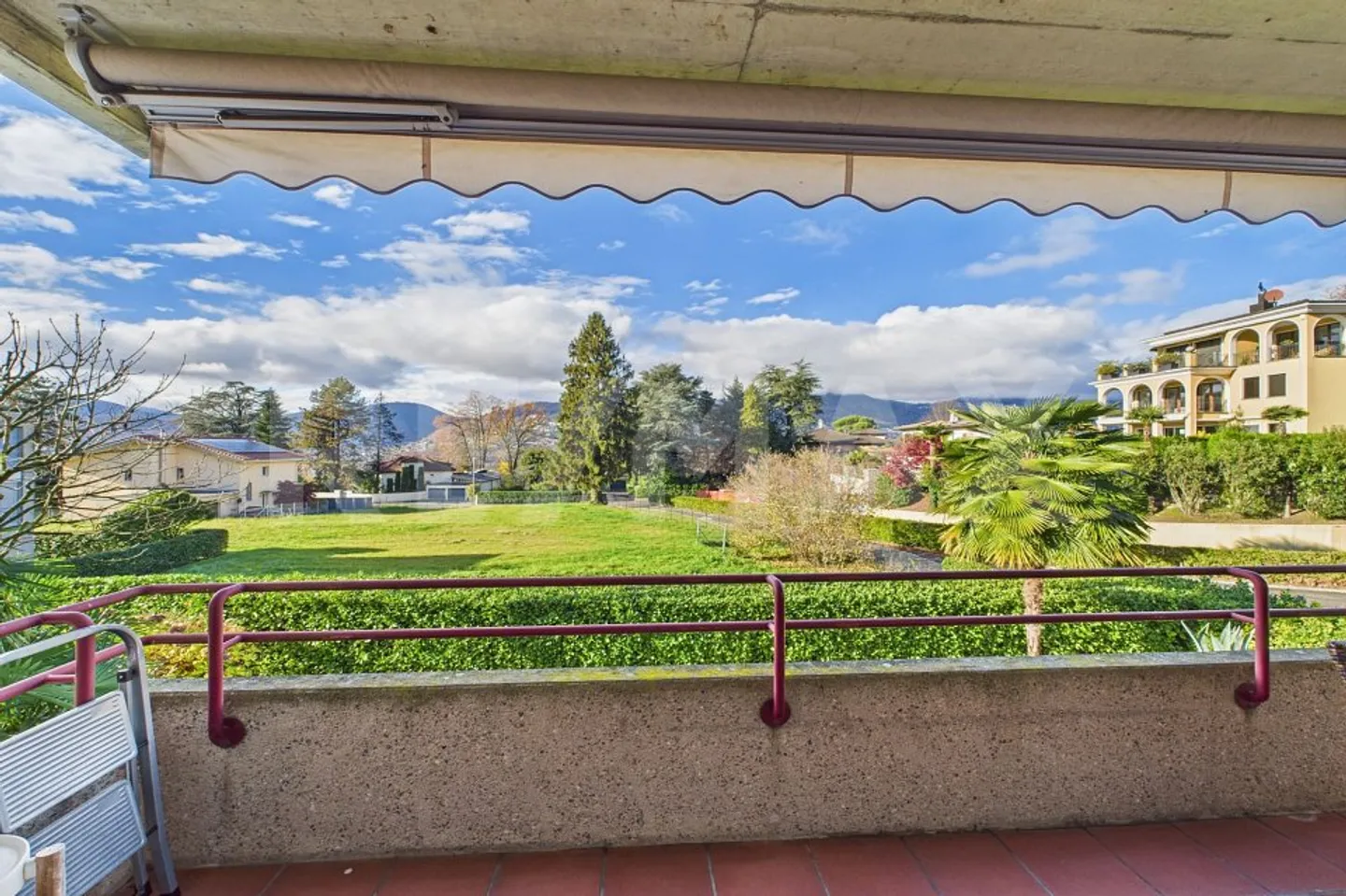 The ideal house for a family - spacious 4½ rooms in a quiet setting - Photo 3 of 13