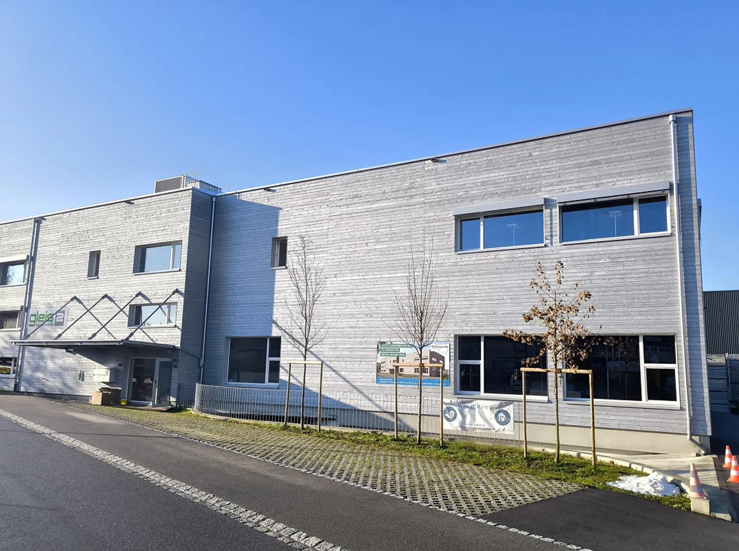 Bureau lumineux et ouvert avec des options d'aménagement - Photo 1 sur 8