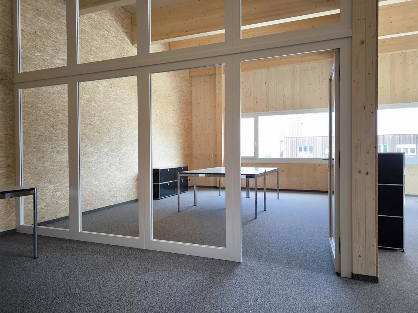 Bureau lumineux et ouvert avec des options d'aménagement - Photo 3 sur 8