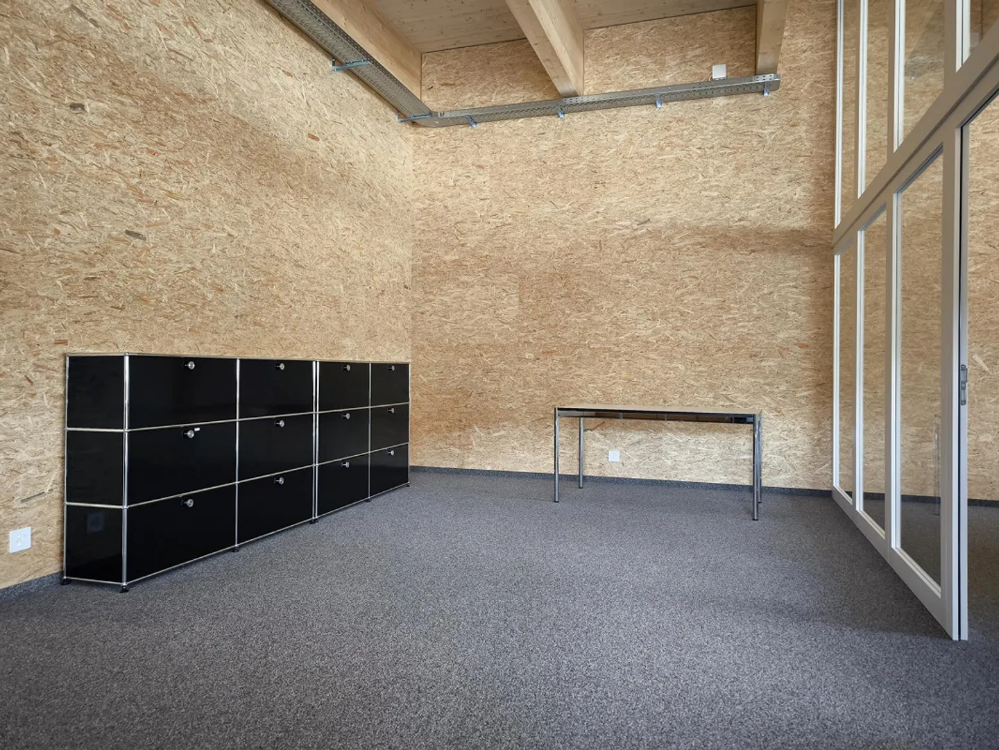 Bureau lumineux et ouvert avec des options d'aménagement - Photo 4 sur 8