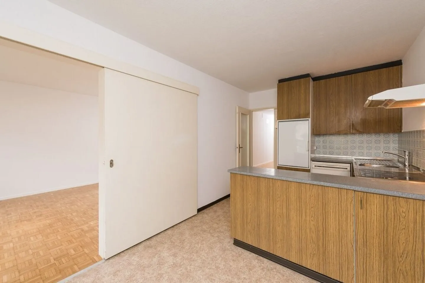 Central apartment with sunny balcony! - Photo 4 of 5