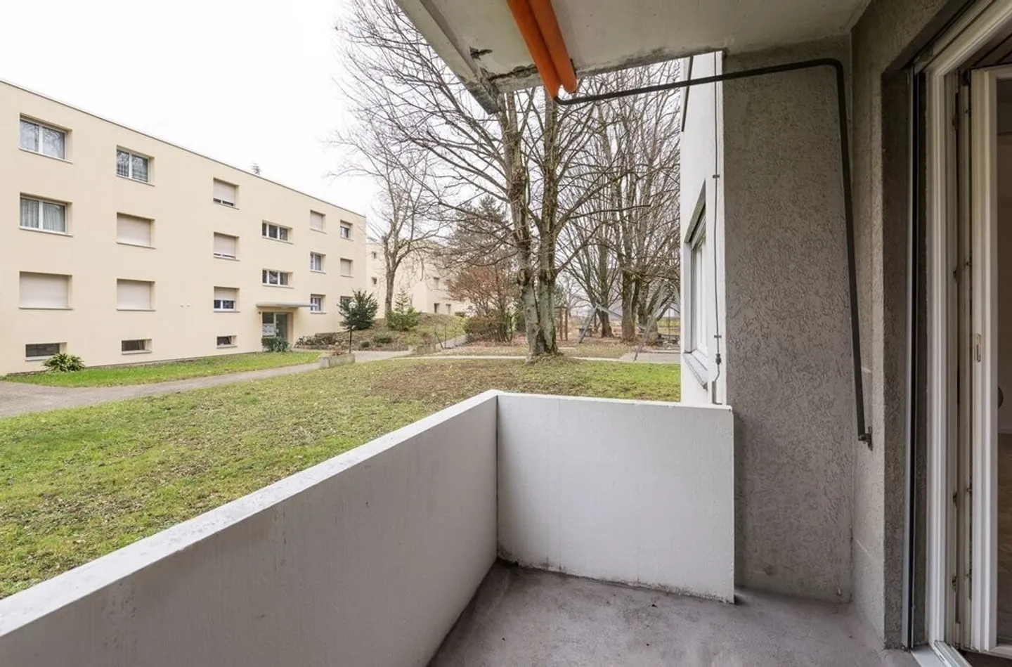 Central apartment with sunny balcony! - Photo 3 of 5