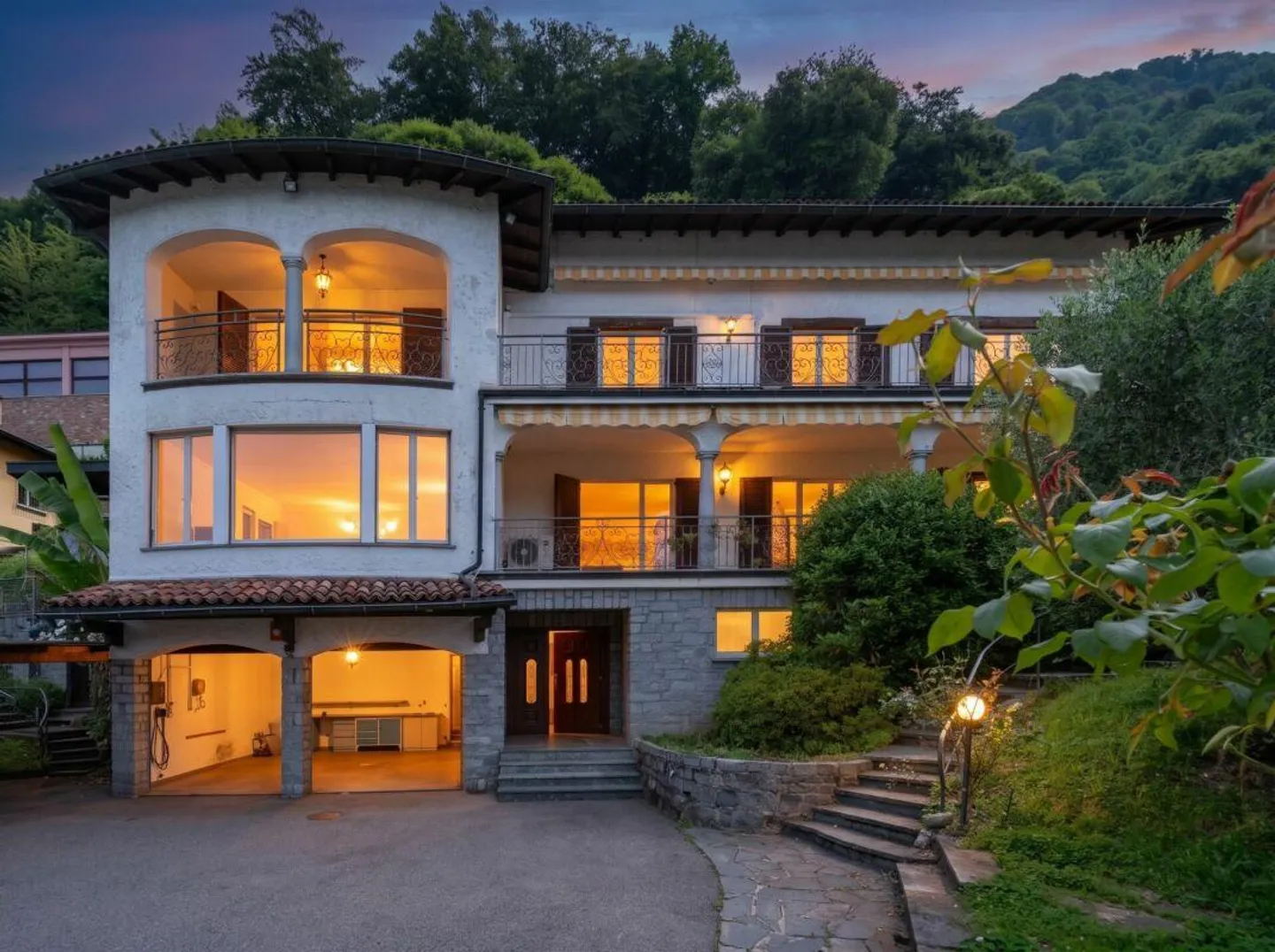 Stunning Prestigious Villa, Carabietta - Photo 1 of 13
