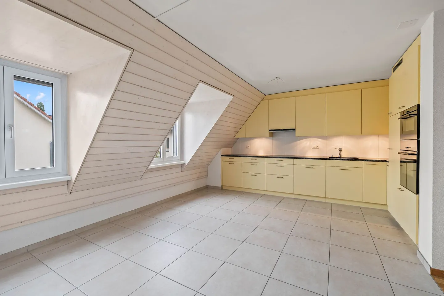 Spacious 4.5-room maisonette apartment with plenty of living comfort - Photo 2 of 12