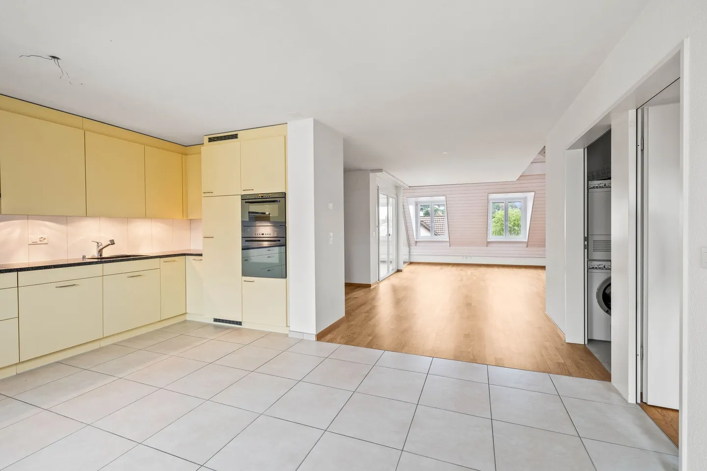 Spacious 4.5-room maisonette apartment with plenty of living comfort - Photo 3 of 12